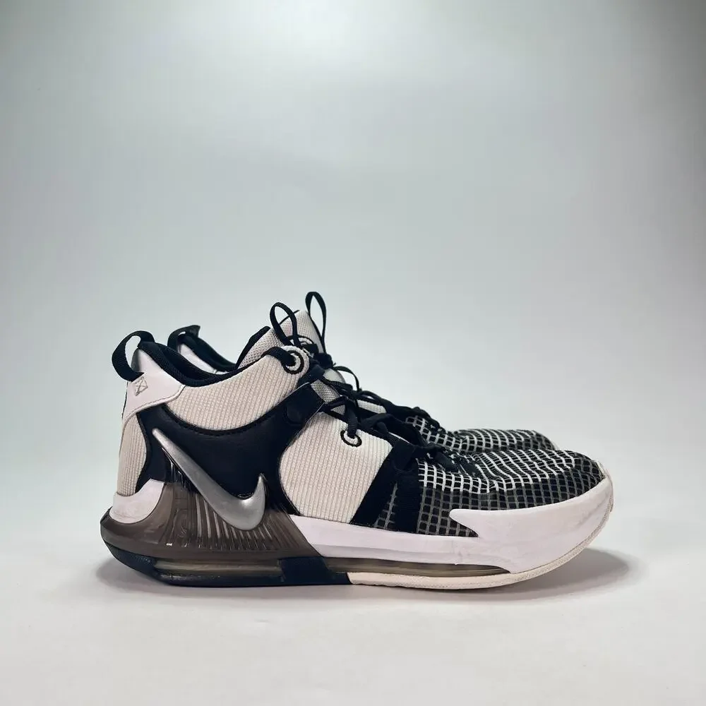 Nike LeBron Witness 7 White Black Basketball Shoes DQ8650-100 Youth Size 6.5Y